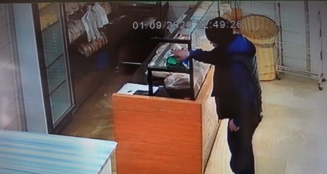 2 gün bedava ekmek istedi, 3. gün sadaka kutusunu böyle çaldı