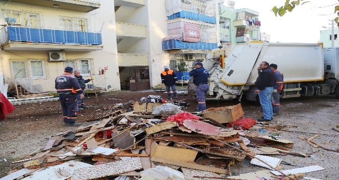 Mersin’de bir evden 10 ton çöp çıktı