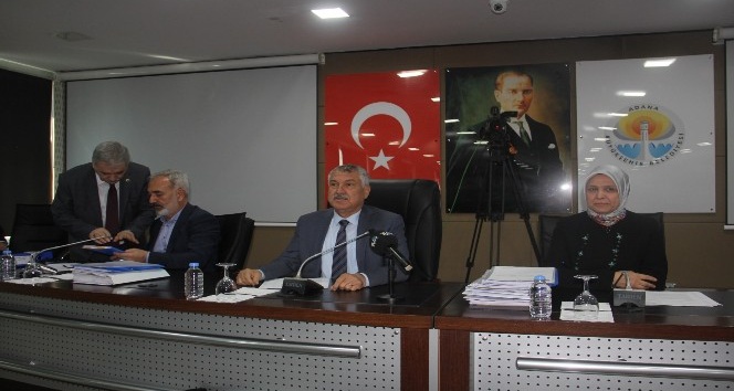 Adana Büyükşehir Belediye Meclisinde gergin anlar