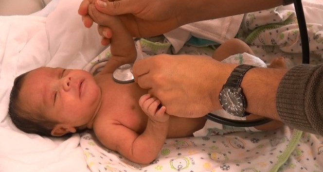 Prematüre Doğan Bebeğin Kalbindeki Damar Açıklığı Anjiyografik Yöntemle Kapatıldı