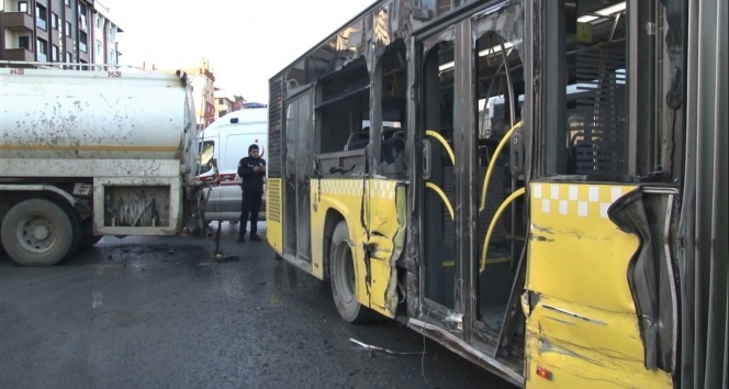 Sultangazi'de su tankeriyle halk otobüsü