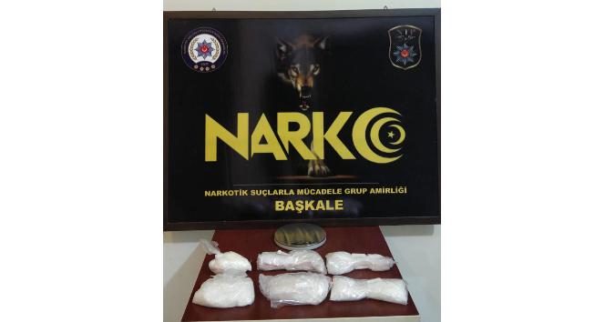 Davlumbaza gizlenmiş 1 kilo 138 gram uyuşturucu ele geçirildi