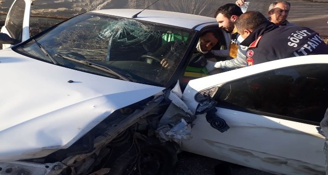 Bilecik’te meydana gelen trafik kazasında 2 kişi yaralandı