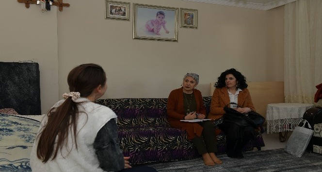 Çiğli Belediyesinden görme engelli vatandaşlara ev ziyareti