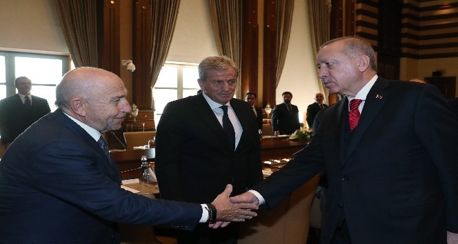 Cumhurbaşkanı Recep Tayyip Erdoğan, TFF ve Kulüpler Birliği’ni kabul etti.