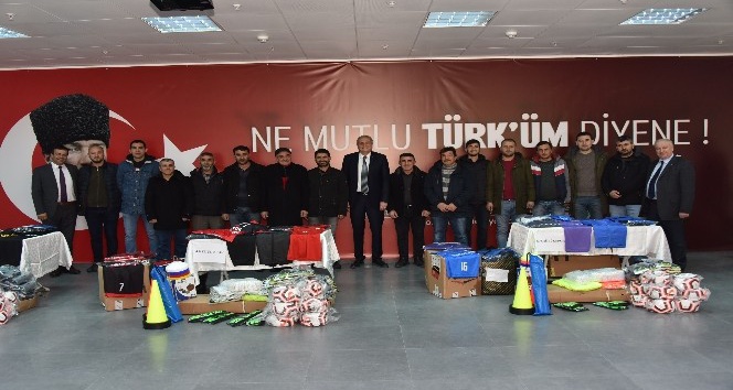 Başkan Bakkalcıoğlu’ndan amatör spor kulüplerine malzeme yardımı