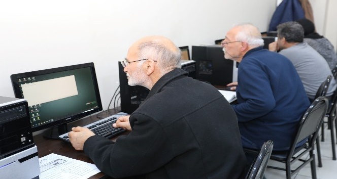 KO-MEK’ten 50 yaş ve üstü vatandaşlara bilgisayar eğitimi