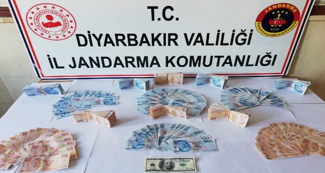 Diyarbakır’da bir kişi, üzerinde sahte 50 bin 550 lira ile yakalandı