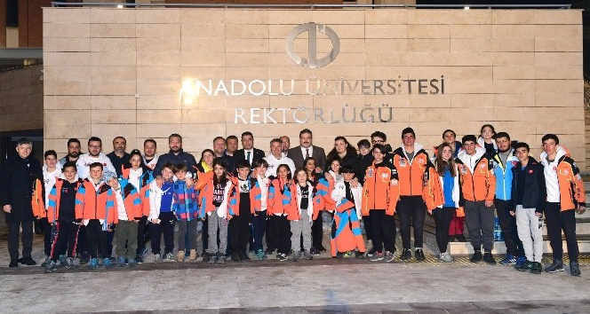 Erzurum Kayak Kulübü Başkanı Alaftargil, Rektör Çomaklı’yı ziyaret etti