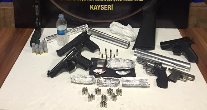 Kayseri&#039;de uyuşturucu tacirlerine şafak operasyonu: 8 gözaltı