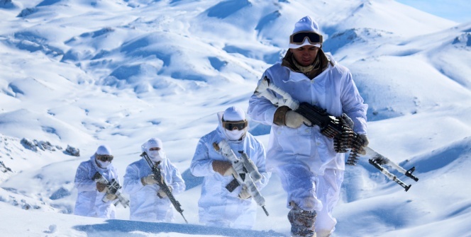 Jandarma Komando Timleri adım adım terörist avında