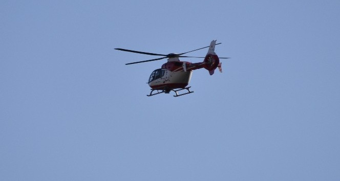 Rize’den havalanan ambulans helikopter Gümüşhane’ye hasta nakletti