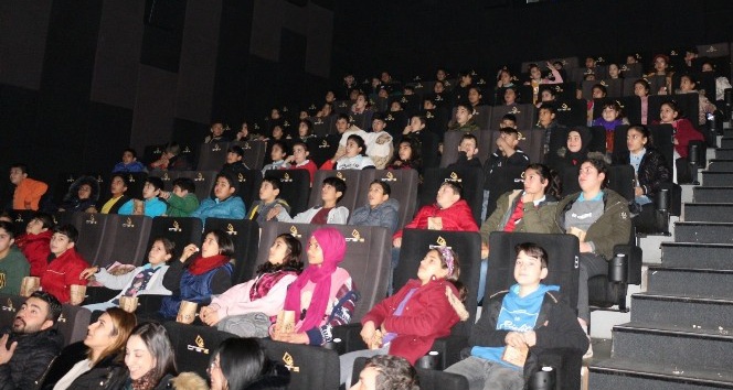 Manisa’da bin 260 gence Sarıkamış temalı film izletildi