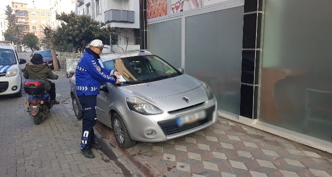 Akhisar’da usulsüz parklanmaya cezai işlem