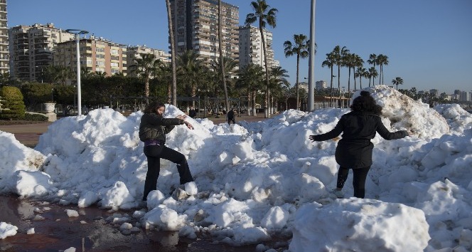 Büyükşehir Belediyesinden Mersinlilere kar sürprizi
