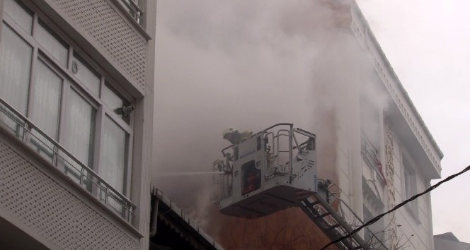Esenyurt’ta korkutan yangın: 2 çocuk kurtarıldı