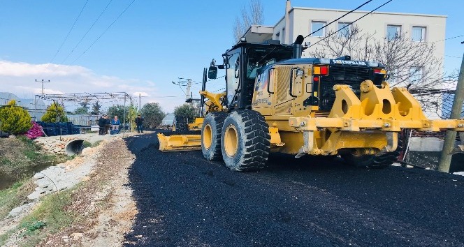 Yeşilköy’de sıcak asfalt çalışması başladı