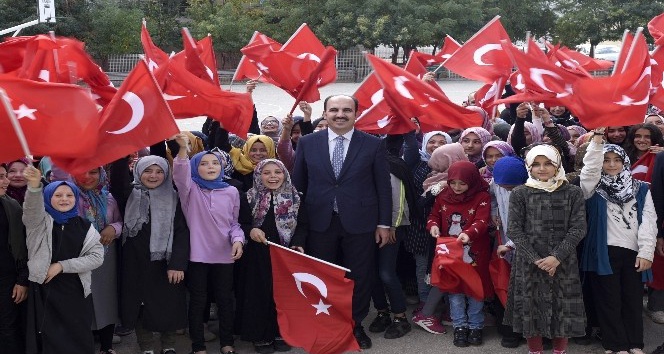 Başkan Altay, karne alan öğrencileri tebrik etti