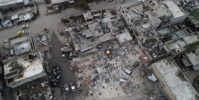 İdlib kan ağlıyor! Büyük tahribatın yaşandığı enkaz noktalarında çalışma başlatıldı