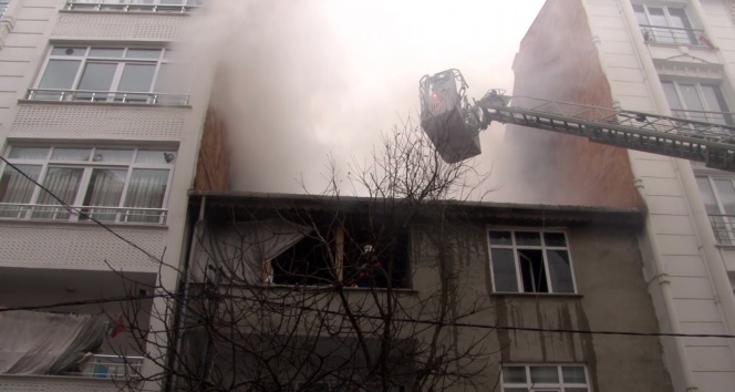 Esenyurt&#039;ta korkutan yangın: 2 çocuk kurtarıldı