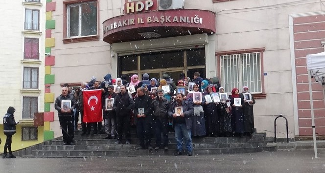 HDP önündeki ailelerin evlat nöbeti 137’inci gününde