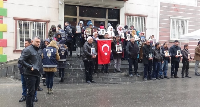 HDP önündeki ailelerin evlat nöbeti 137&#039;inci gününde