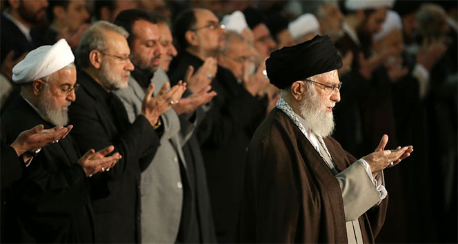 İran dini lideri Hamaney 8 yıl aradan sonra cuma namazı kıldırdı