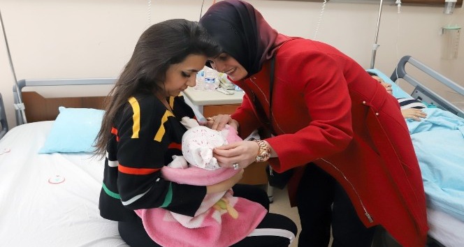 Melek Arı’dan yeni doğan bebeklere hoş geldin hediyesi