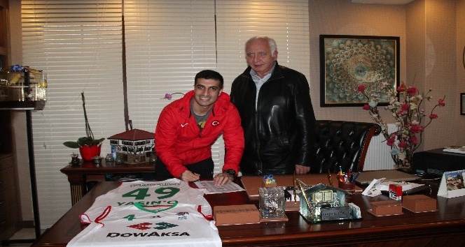 Taşdemir YOSK’a imzayı attı