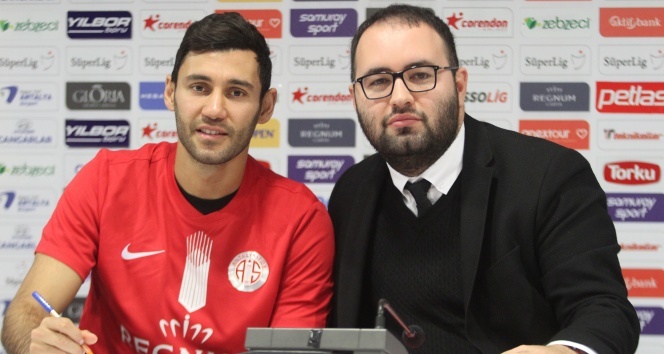 Veysel Sarı, Antalyaspor’a imzayı attı