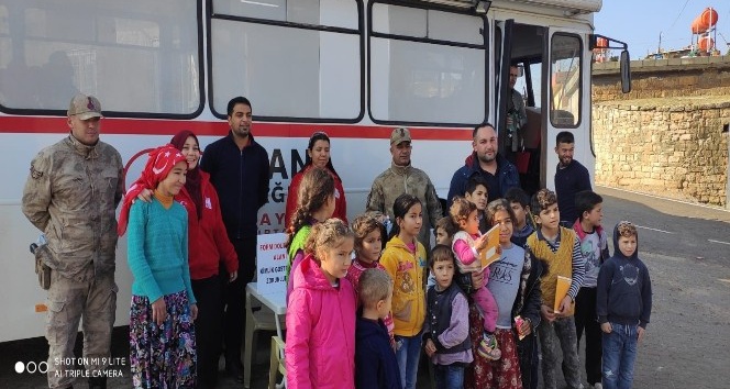 Öğrencilere kırtasiye dağıtıldı