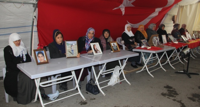 HDP önündeki ailelerin evlat nöbeti 139&#039;uncu gününde