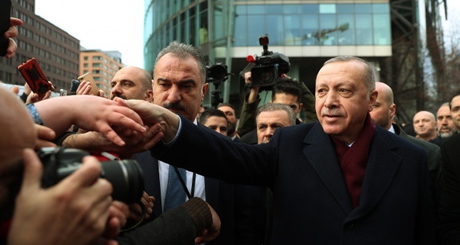 Cumhurbaşkanı Erdoğan&#039;a Almanya&#039;daki Türklerden sevgi gösterisi