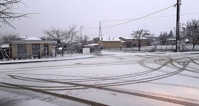 Silivri&#039;de kar yağışı başladı