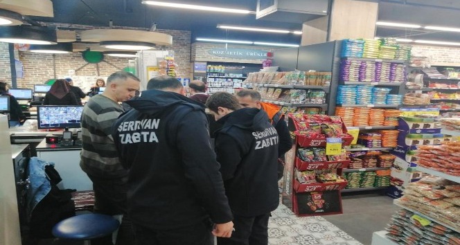 Serdivan’da zabıta ekipleri işletme sahiplerini bilgilendiriyor