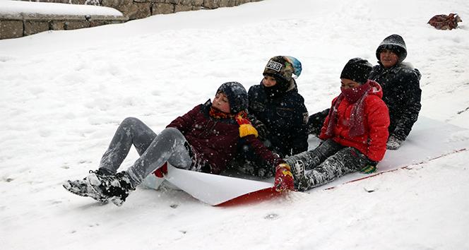 Yozgat’ta karın keyfini çocuklar çıkardı