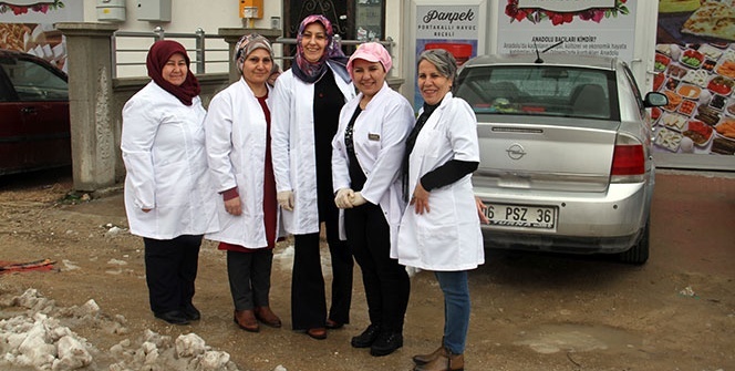 Ev hanımları gücünü birleştirdi kooperatif kurdu, şimdi siparişlere yetişemiyorlar