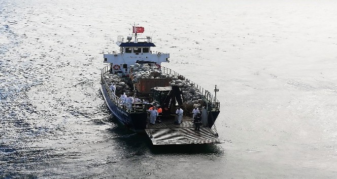 Büyükada’da faytonlardan oluşan tonlarca çöp gemiye yüklenip İstanbul’a taşındı
