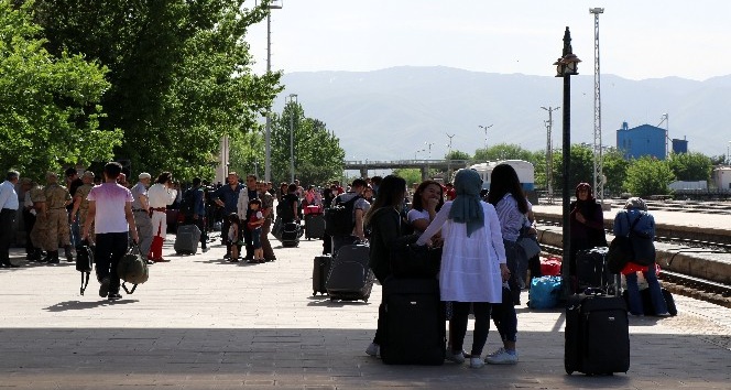 Yurt içinde ikamet eden 24 milyon 264 bin kişi seyahate çıktı