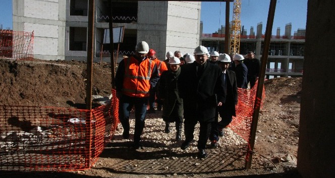 AB Büyükelçisi Berger, hastane inşaatında incelemelerde bulundu
