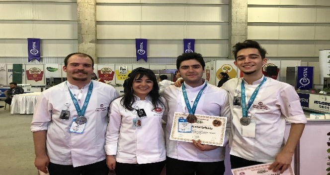 Anadolu Üniversitesi “Gelenekten Geleceğe” yarışmasından 6 madalya ile döndü