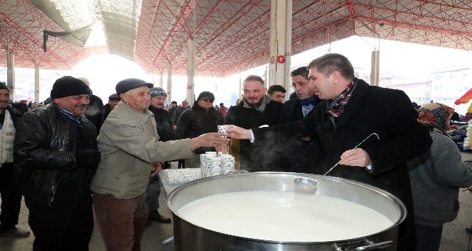 Burdur’da pazar esnafına sıcak süt