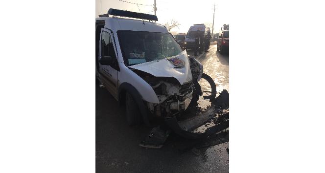 Sakarya’da mahkumları taşıyan cezaevi aracı kaza yaptı: 6 yaralı