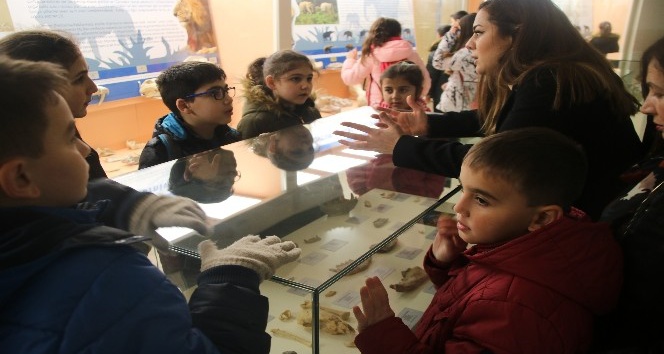 Çankayalı çocuklar Tabiat Tarihi Müzesi’ni gezdi
