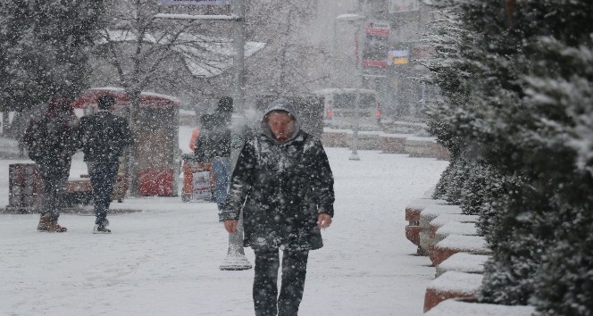 Bolu kent merkezi karla kaplandı