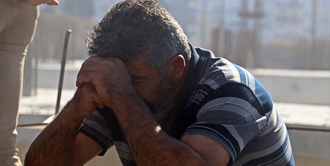 İnşaat işçileri paralarının yanışını izledi