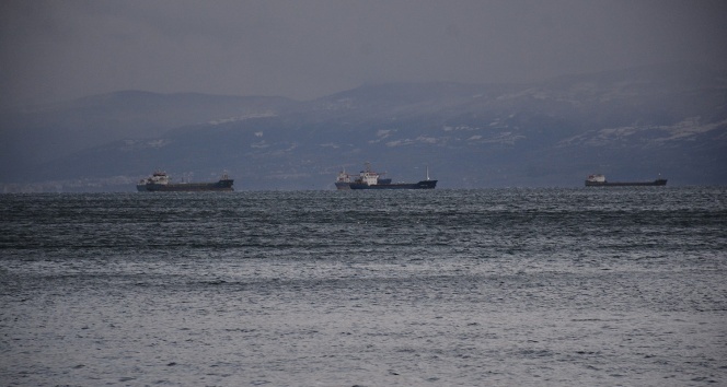 Sinop&#039;ta fırtına deniz ulaşımını ve balıkçılığı etkiliyor