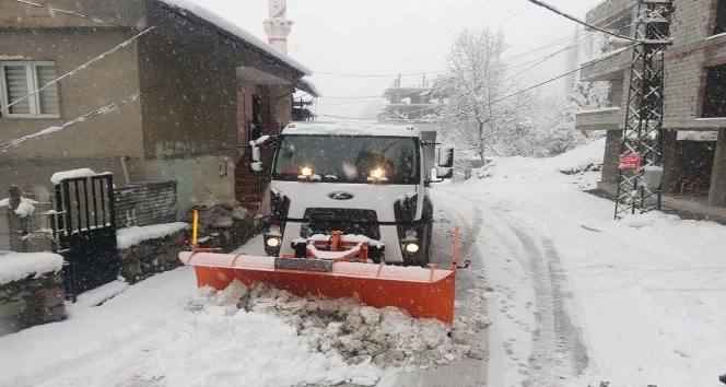 Uludere belediyesi karla mücadele ediyor
