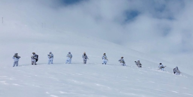 Karlı dağlarda terör operasyonu