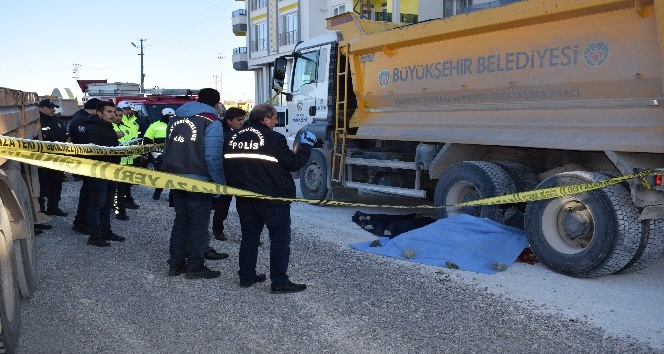 Hafriyat kamyonu belediye işçisini ezdi: 1 ölü